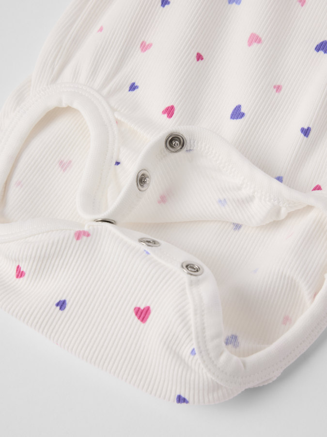 Ribbestrikket body hjerter Ribbestrikket body hjerter