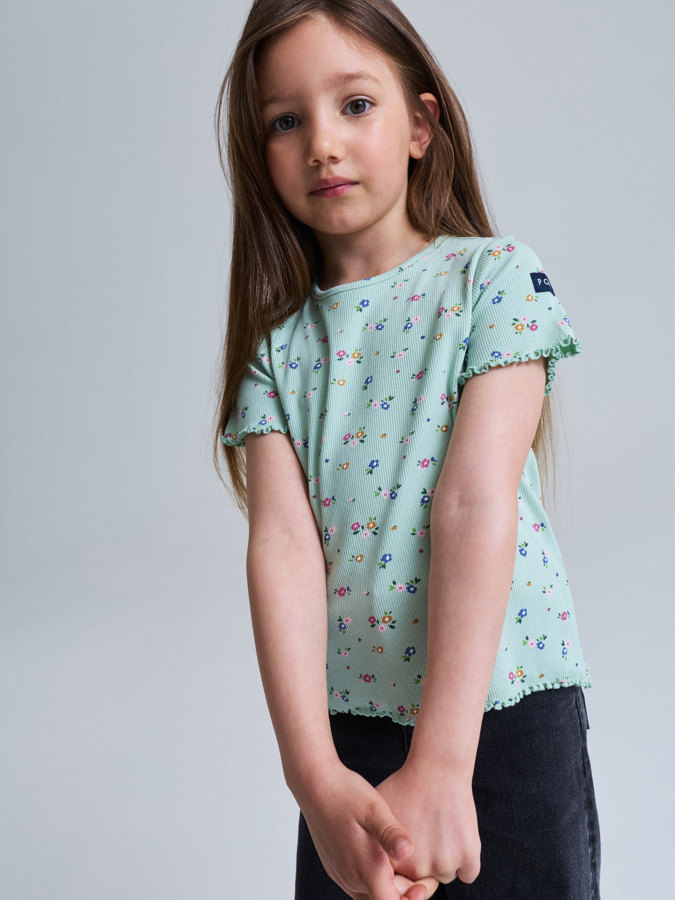 Ribbestrikket T-shirt blomster Ribbestrikket T-shirt blomster